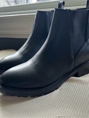 Steve Madden Black Chelsea Lug Sole Ankle Boots